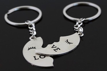 Couple Keychains - Reasons to Own and Design Ideas Couple Keychains - Reasons to Own and Design Ideas